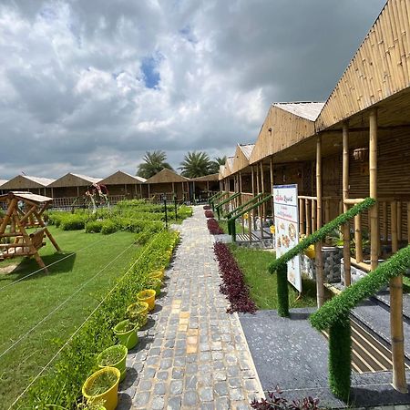 Gopika Resort Vrindāvan Esterno foto