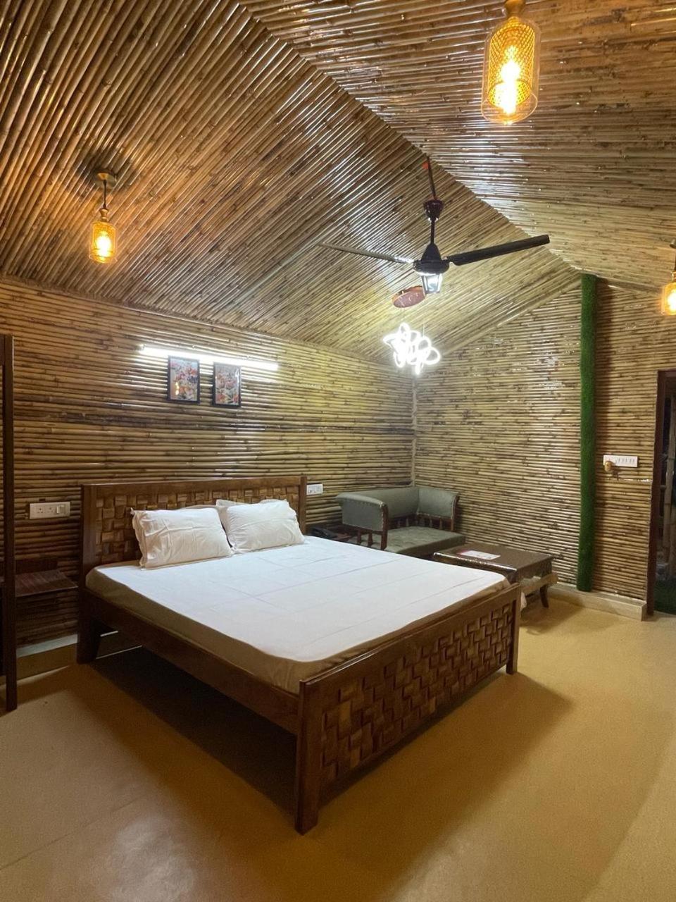 Gopika Resort Vrindāvan Esterno foto