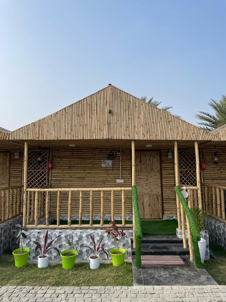 Gopika Resort Vrindāvan Esterno foto