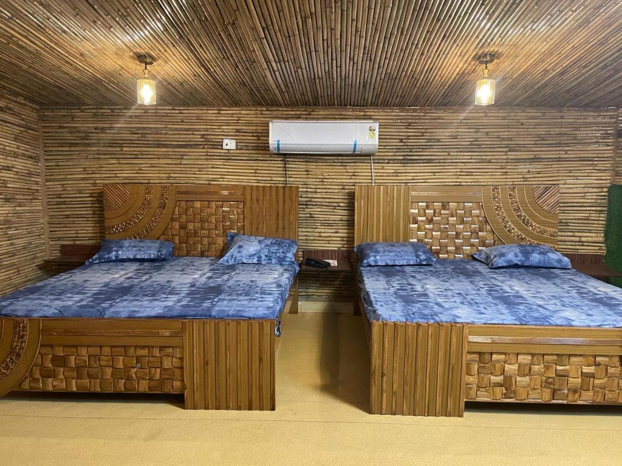 Gopika Resort Vrindāvan Esterno foto