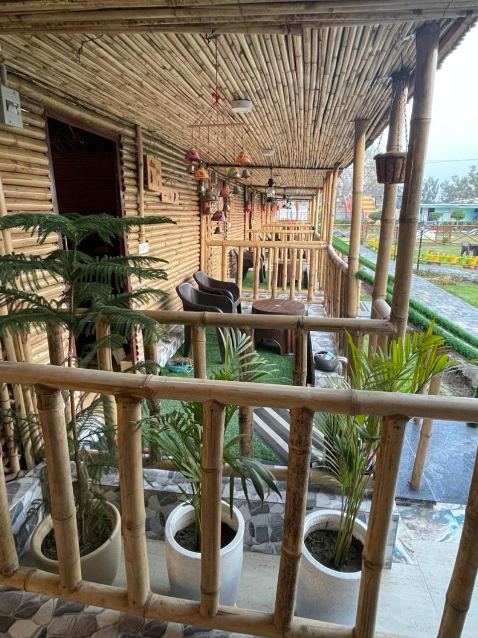 Gopika Resort Vrindāvan Esterno foto