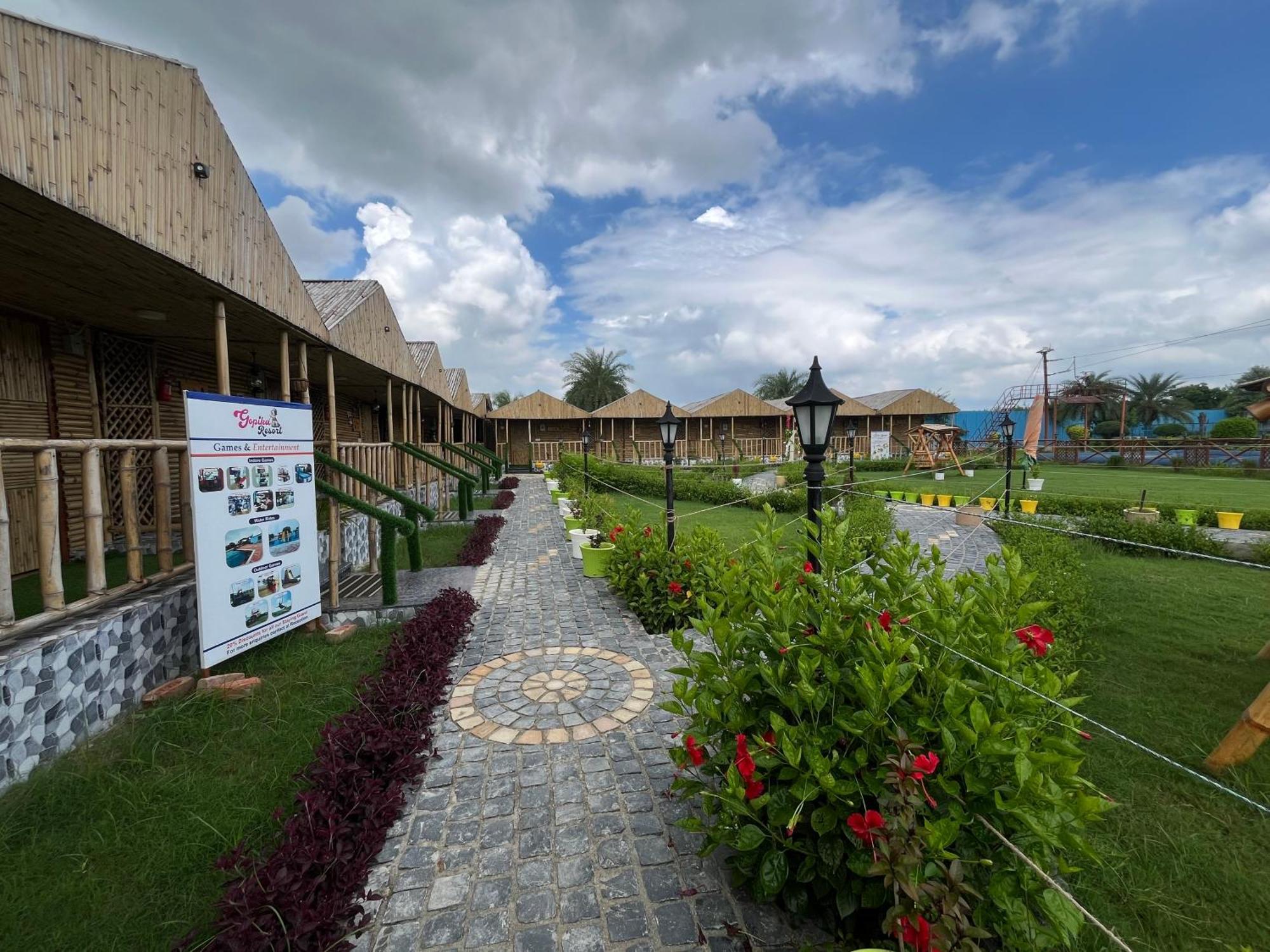 Gopika Resort Vrindāvan Esterno foto