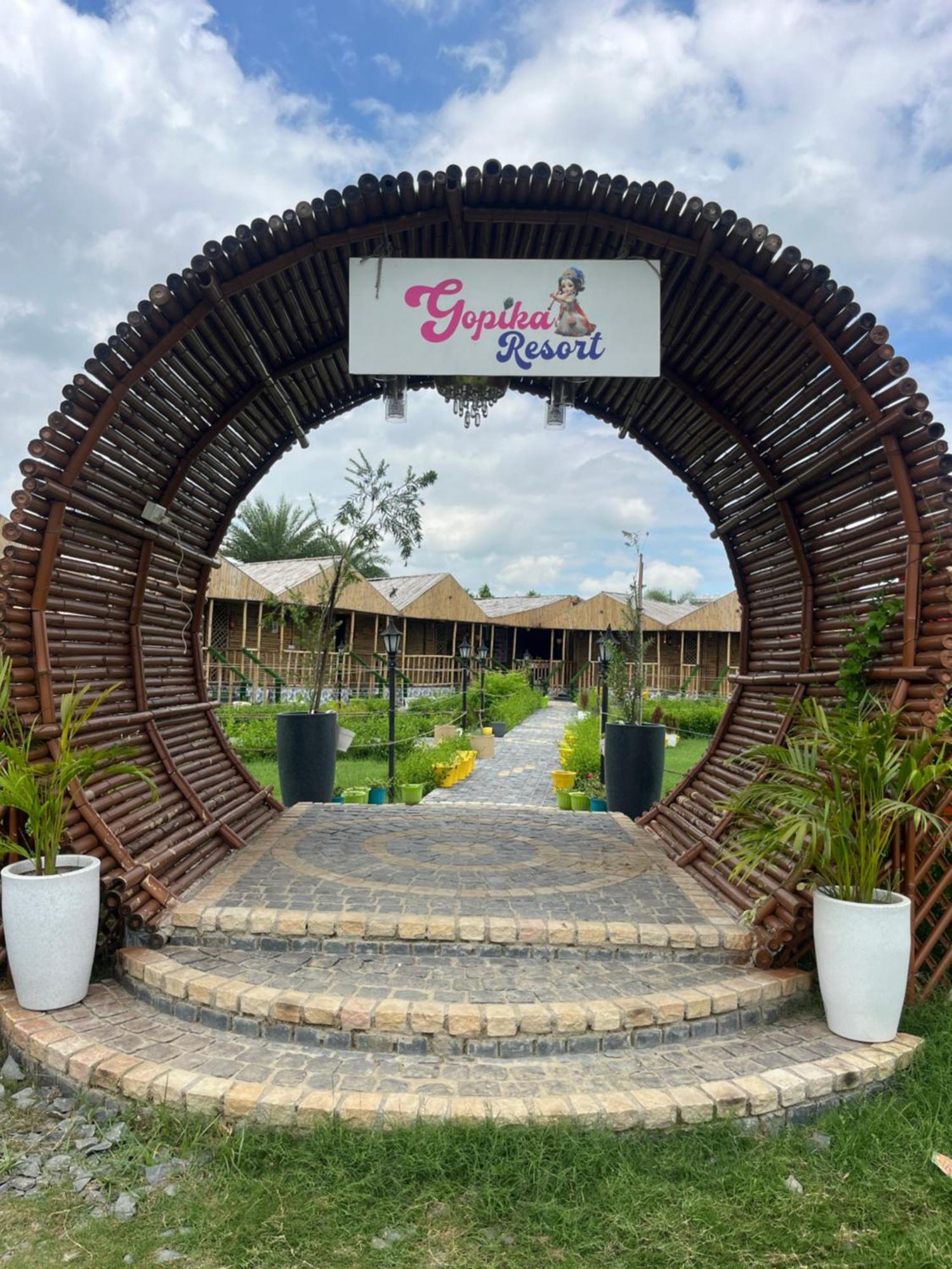 Gopika Resort Vrindāvan Esterno foto