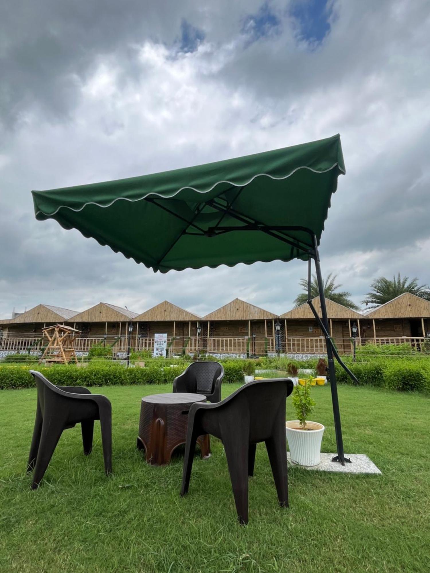 Gopika Resort Vrindāvan Esterno foto